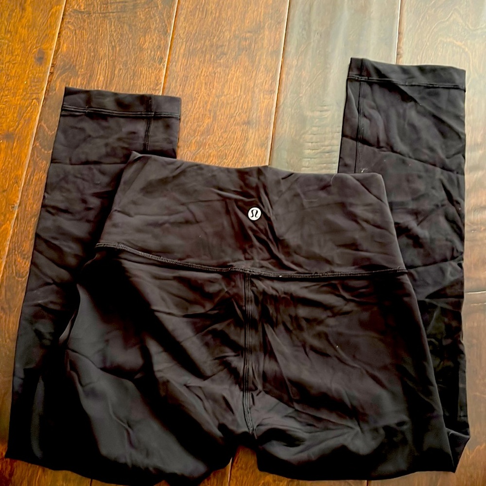 Lululemon WunderTrain high rise crop 21” sz 4